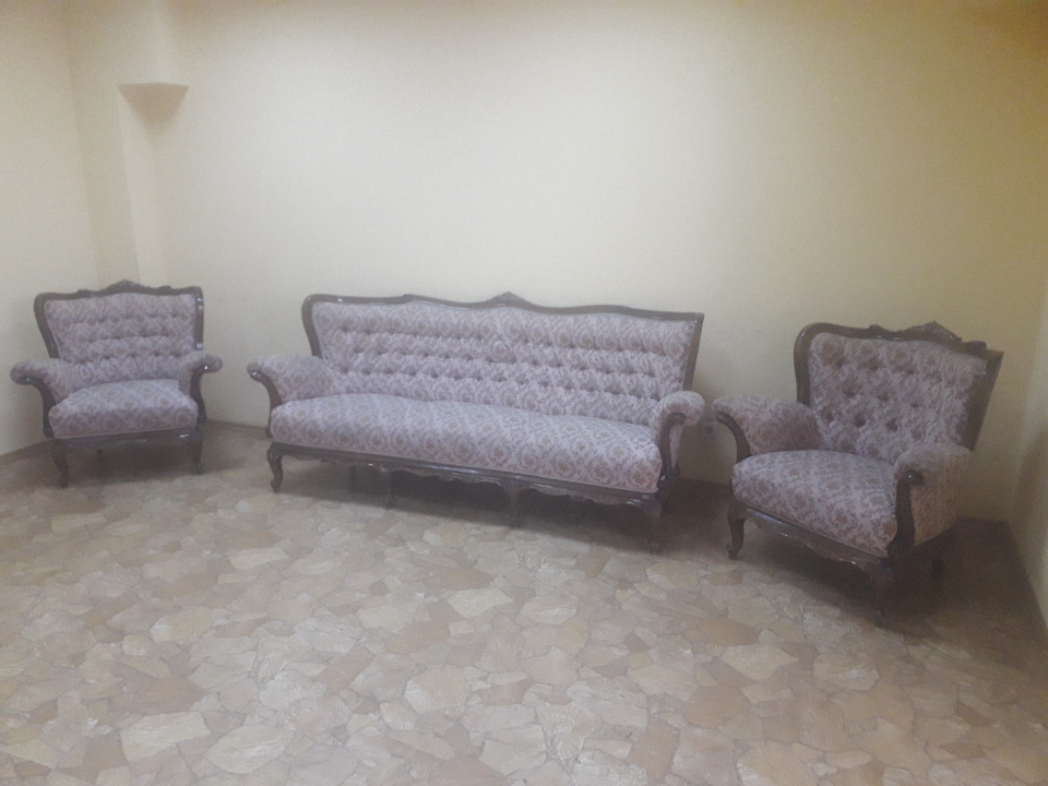 Комплект м'яких меблів (текстильний), сірого кольору, 2 крісла та диван, б/в