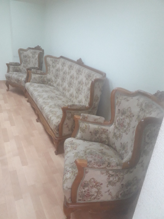 Комплект м'яких меблів (текстильний), світлого кольору, 2 крісла та диван, б/в
