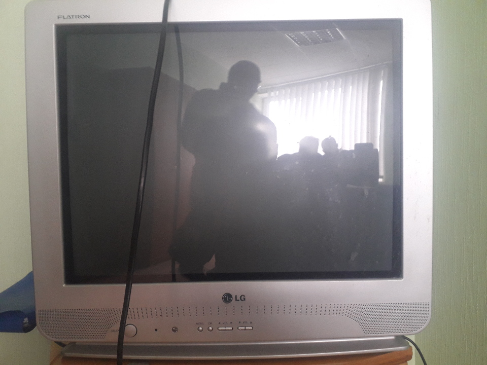 Телевізор LG сірого кольору б/в - (1шт.)
