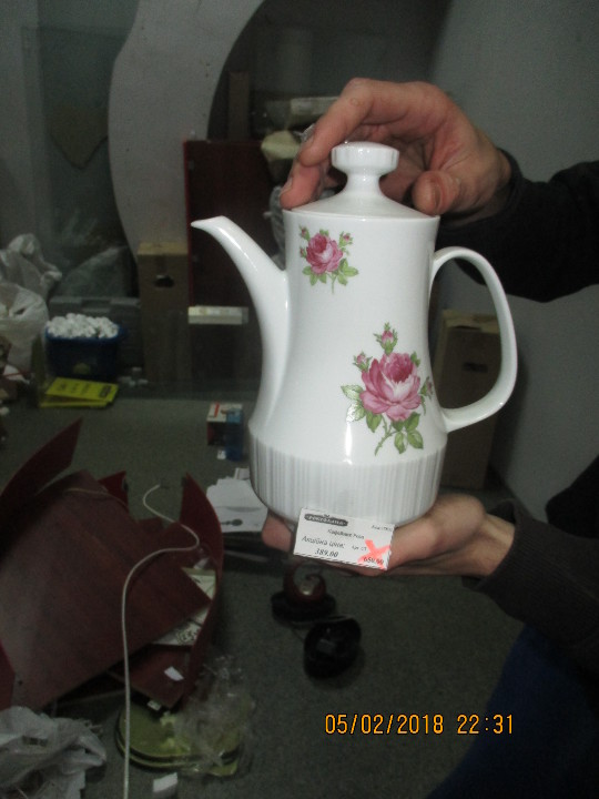 Кавник, білого кольору з візерунком рози, 1 шт.