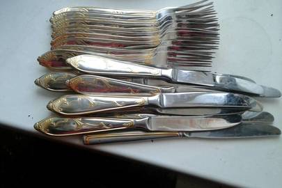 Столовий набір виделок та ножів 23 предмети: виделки - 12 шт., ножі - 11 шт.