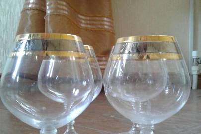 Набір скляних келихів для коньяку на ніжці з 4 предметів, із золотим обідком