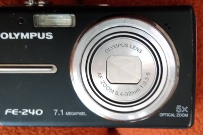 Фотоапарат марки "Olympus"