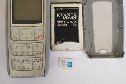 Мобільний телефон "Nokia-1600", ІМЕІ1:355518/01/366256/6, з батареєю живлення та сім-карткою мобільного оператора "Київстар", сірого кольору, має потертості та подряпини