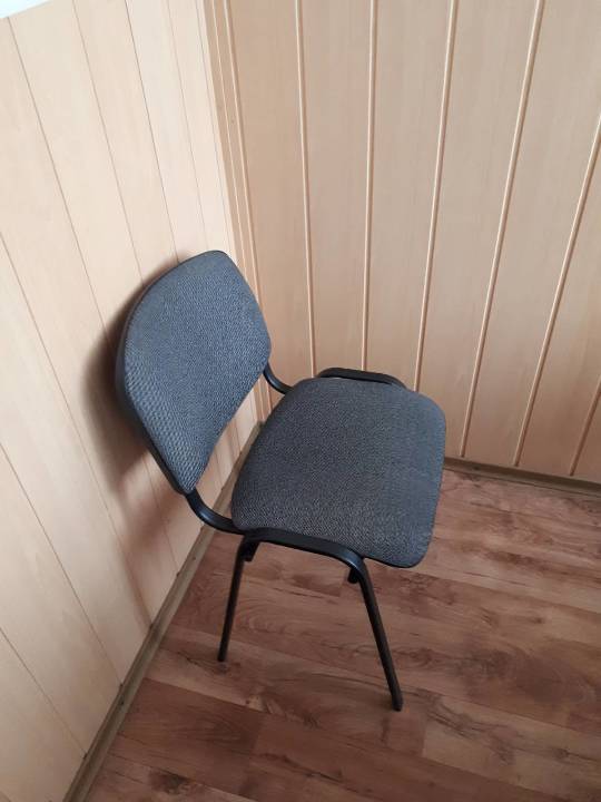 Офісні стільці в кількості 7 одиниць