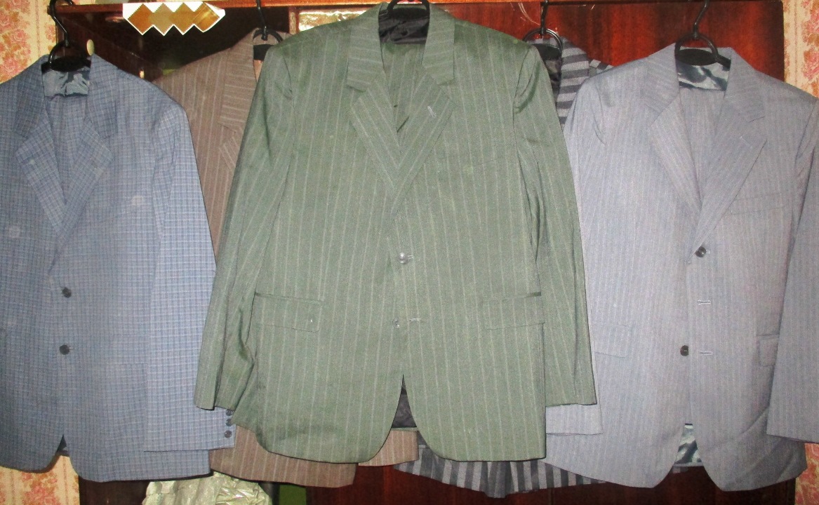 Костюми чоловічі в асортименті, кількість 200 шт