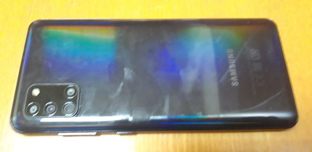 Мобільний телефон SAMSUNG GALAXY A31, чорного кольору в кількості 1 штука, стан б/в