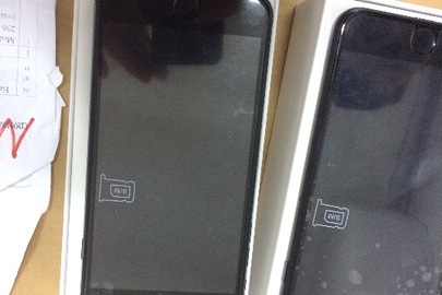 Пристрої схожі на мобільний телефон Apple iPhone 7 Plus 256 GB, чорний ( в пластиковому чохлі), 2 штуки робочий стан не перевірявся