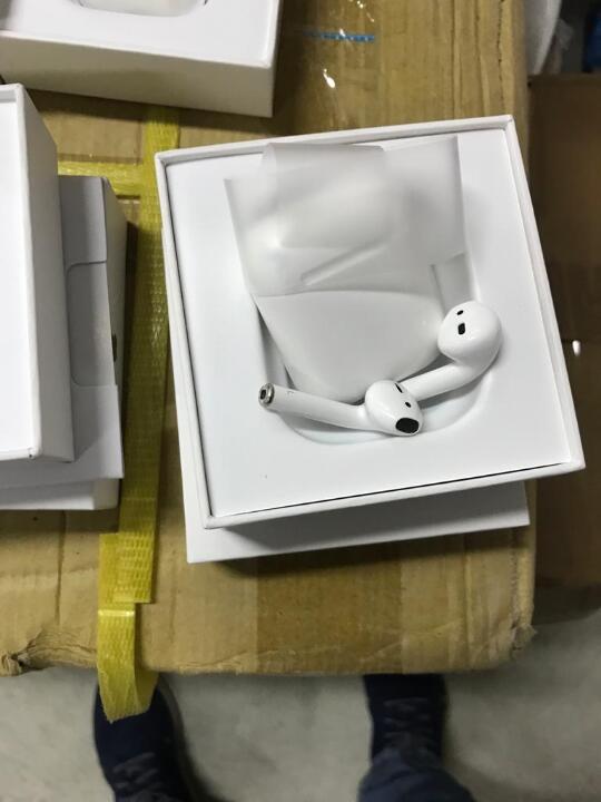 Навушники бездротові AirPods Serial № FXXTQ2CS5H8TT у кількості - 6 шт.