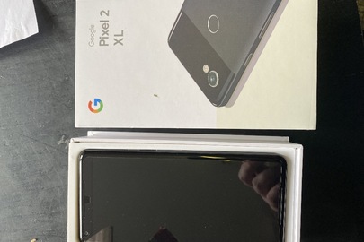 Мобільний телефон Google Pixel 2 XL, Model G011C, IMEI 358034087769672, в комплекті з аксесуарами, в заводській упаковці, 1 шт.; новий силіконовий чохол до телефону з маркуванням Pixel 2 XL, 1 шт.