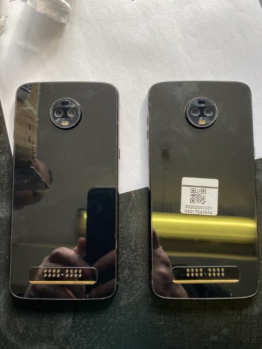 Мобільні телефони Motorola, Model XT1929-17, без нанесених номерів IMEI на лотках сім-карти, 2 шт.; перехідники з маркуванням на упаковці FLK7100205201, 5 шт.