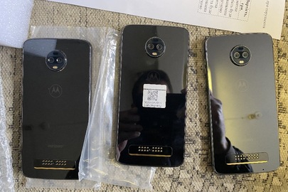 Мобільні телефони Motorola, Model XT1929-17, без нанесених номерів IMEI на лотках сім-карти, без аксесуарів та упаковок 2 шт., мобільний телефон Motorola, Model XT1929-17, IMEI 355550092218309 без аксесуарів та упаковки 1 шт