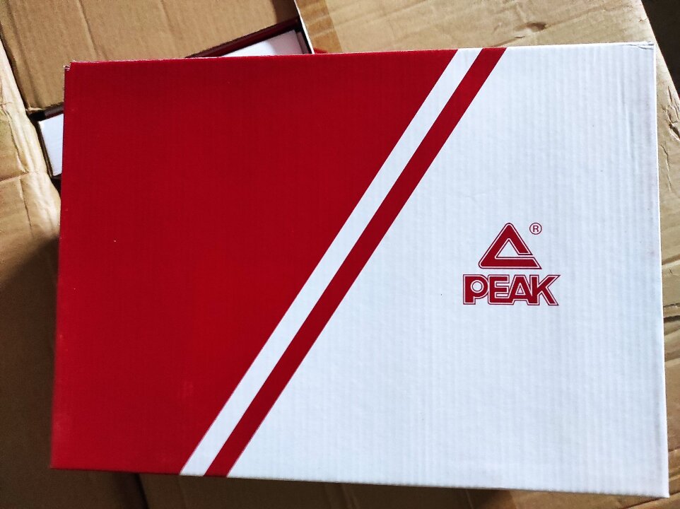 Кросівки для тренувань чоловічі т.м. «PEAK» артикул E93391В кількістю 492 шт.