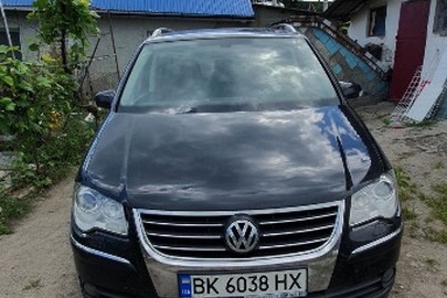 Автомобіль Volkswagen Touran, чорного кольору, реєстраційний номер ВК6038НХ, VIN/номер шасі (кузова, рами): WVGZZZ1TZ9W007673, 2008 року випуску