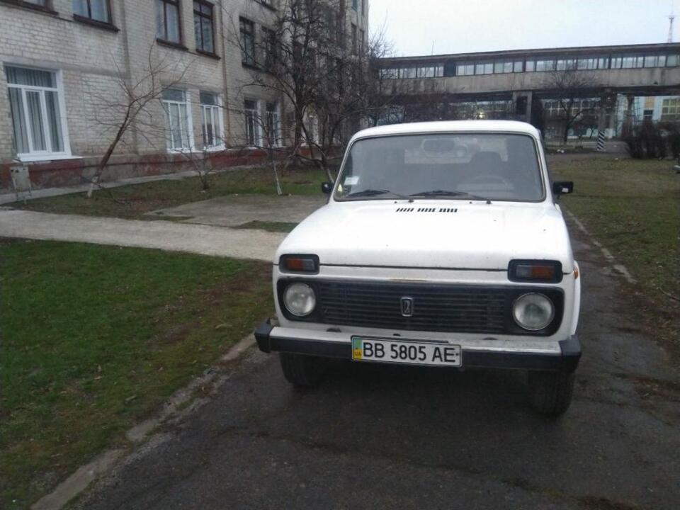 Легковий автомобіль: ВАЗ 2121, 1994 р.в., білого кольору, ДНЗ: ВВ5805АЕ, VIN: XTA212100R1074644