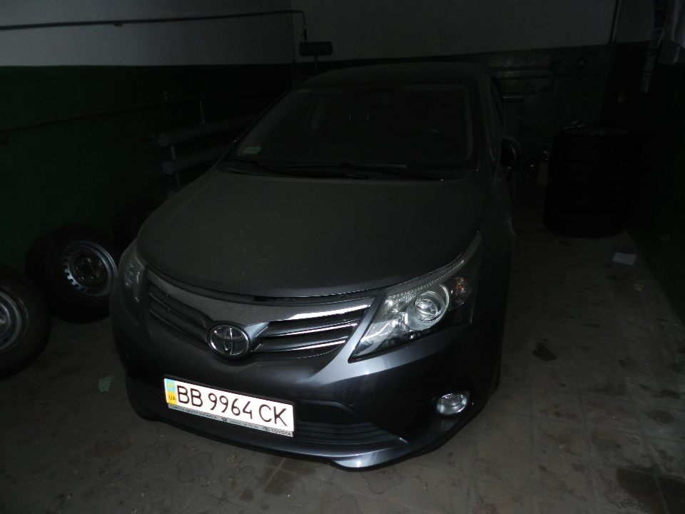 Легковий автомобіль: TOYOTA AVENSIS, сєдан - В, 2013 р.в., сірого кольору, ДНЗ: ВВ9964СК, VIN: SB1BG76L70E087238