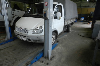 Вантажний автомобіль: ГАЗ 330210 (бортовий), 1995 р.в., білого кольору,  ДНЗ: ВВ2312АН, VIN: ХТН330210S1519229