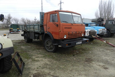 Вантажний автомобіль: КАМАЗ 4325, (бортовий), 1992 р.в., червоного кольору, ДНЗ: ВВ6215АС, VIN: ХТС432500N3000217