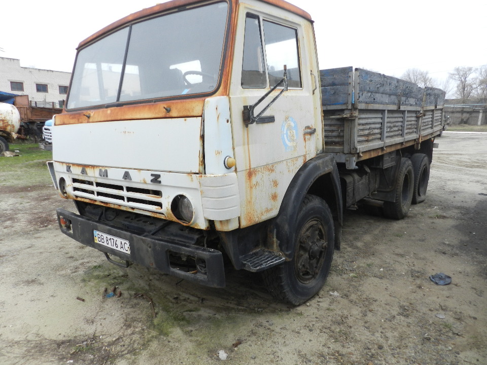Вантажний автомобіль: КАМАЗ 5320, (бортовий), білого кольору, 1992 р.в., ДНЗ: ВВ8176АС, VIN: ХТС532000N2028608