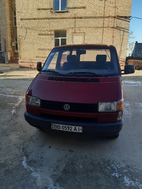 Легковий автомобіль: VOLKSWAGEN TRANSPORT, пасажирський, 1992 р.в., червоного кольору, ДНЗ: ВВ0595АІ, VIN: WV2ZZZ70ZNH141543