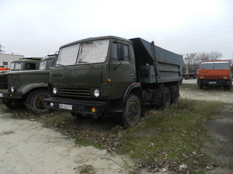 Вантажний автомобіль: КАМАЗ 55111 (самоскид), 1989 р.в., зеленого кольору, ДНЗ: ВВ6227АТ, VIN: ХТС551110К0012938