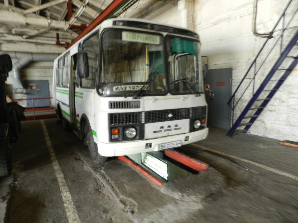  Автобус (пасажирський) ПАЗ 32051 — 110, білого кольору, ДНЗ:  ВВ2235АН, 2004 р. в., VIN – X1M32051140002585