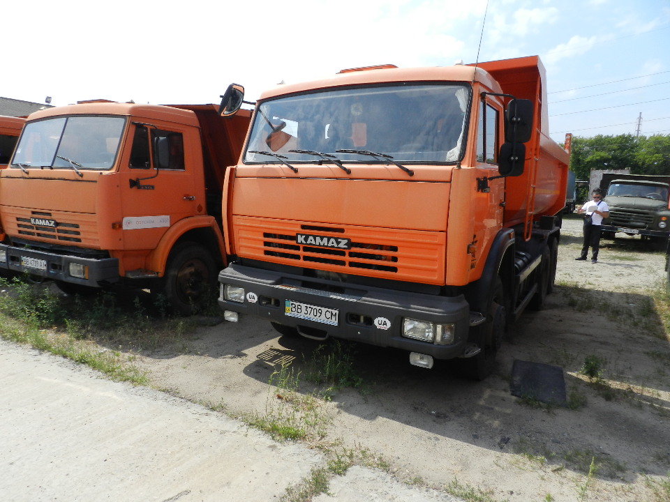Вантажний автомобіль: КАМАЗ 65115, (самоскид), помаранчевого кольору, державний номер ВВ3709СМ, 2013 р. в., VIN - ХТС651153D1286842