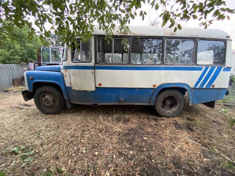 Автобус: КАВЗ 3270 (пасажирський), білого кольору, 1988 р.в., ДНЗ: ВВ8060АР,   номер шасі VIN: 1153692