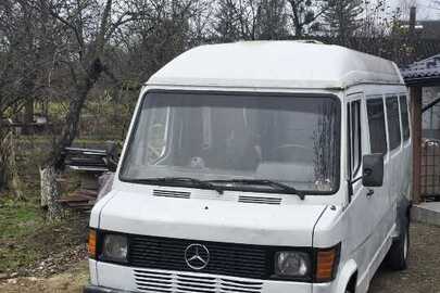 Автобус MERCEDES-BENZ, модель 410D, номер державної реєстрації: СЕ0755АС, номер кузова WDB6114682P337993, 1995 року випуску, білого кольору