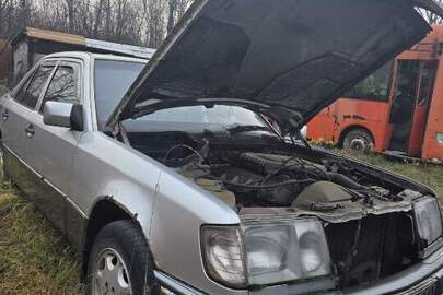 Легковий автомобіль MERCEDES-BENZ, модель 230 Е, номер державної реєстрації: 83336МО, номер кузова WDB1240231B115278, 1991 року випуску, сірого кольору