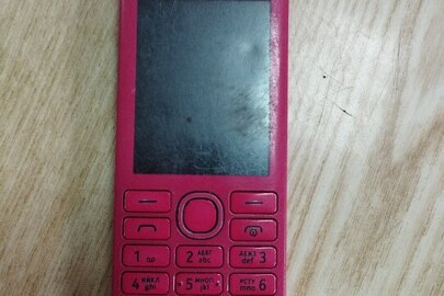 Мобільний телефон кнопковий марки Nokia 206, рожевого кольору, б/в