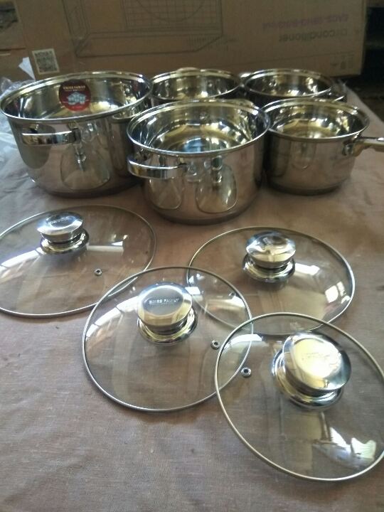 Комплекти металевого посуду 6 комплектів по 9 одиниць в кожному, без ознак використання