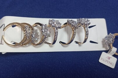 Біжутерія: обручки в асортименті у загальній кількості 398 шт., без ознак використання