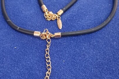 Біжутерія: набір із ланцюга на шию та браслета у загальній кількості 60 пар, без ознак використання