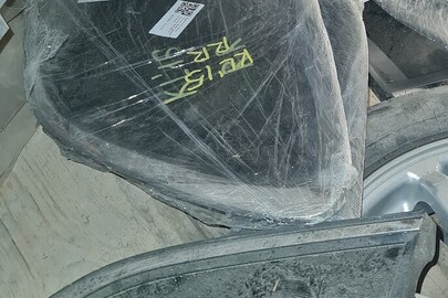 Запасні частини до авто: скло бокове задніх арок заднє (до а/м JEEP CHEROKEE модельного ряду 2014-2018 (ліве та праве)), загальною кількістю 6 шт., б/в