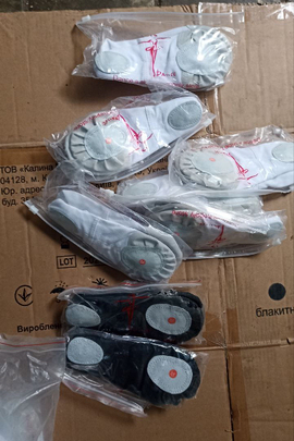 Чешки у кількості 11350 пар, без ознак використання