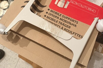 Товари в асортименті: опори, повітряні насоси, пакувальні стрічки, надувні кульки, новорічні іграшки та прикраси, засоби захисту рослин, добрива, насіння у кількості 37 найменувань (5300 од.), без ознак використання