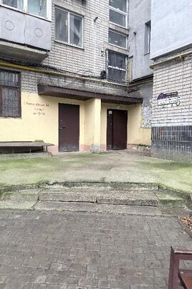 1/3 частина житлової чотирикімнатної квартири загальною площею 71,9 кв.м., розташована за адресою: м. Дніпро, вулиця Велика Діївська, будинок 46, квартира 104