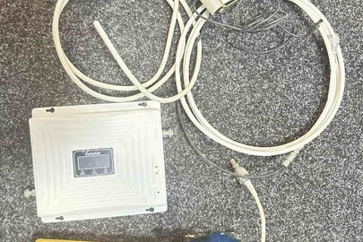 Конфіскація майна за ухвалою суду: Блок прийому передачі фірми Lintrater №400-6276-315; Блок живлення; Внутрішня антена сірого кольору без маркування; Зовнішня антена GJX-698-2700-10, Fred:698-960/1710-2700MHz., б/в