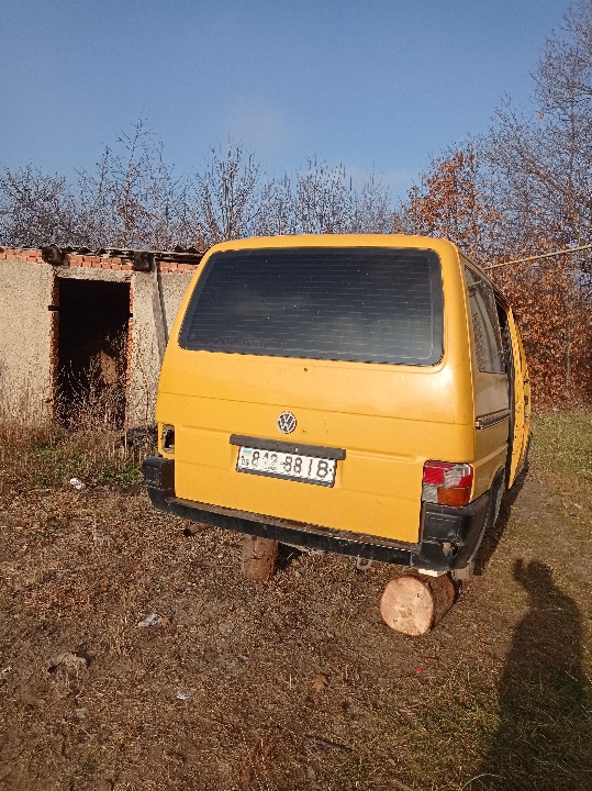 Колісний транспортний засіб марки VOLKSWAGEN TRANSPORTER номер кузова WV2ZZZ70ZSH128950 д.н.з 812-88ІВ