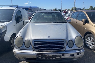 Транспортний засіб MERCEDES-BENZ, модель E230, сірого кольору, рік випуску 1996, VIN(номер кузова) WDB2100371A097637, ДНЗ UUV644(Грузія)