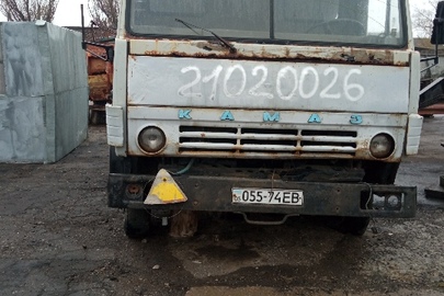 Вантажний автомобіль: КАМАЗ 55111 (самоскид), сірого кольору, 1996 р.в., ДНЗ: 05574ЕВ