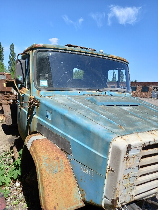 Вантажний автомобіль: ЗИЛ 433362 КО 71302 (вантажний піскорозкидувач), синього кольору, 1994 р.в., ДНЗ: 21386 ЕА, VIN: R3398045