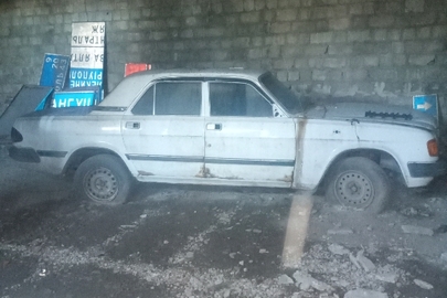 Легковий автомобіль: ГАЗ -3110 (седан), білого кольору, 1999 р.в., ДНЗ: АН8582АМ, VIN: Х0286322