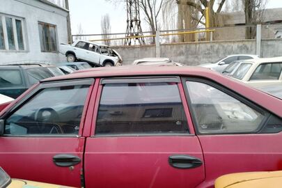 Автомобіль марки АЗЛК, моделі 2141201, 1993 року випуску, ДНЗ АЕ1792МС, VIN XTB214120P0384760, червоного кольору
