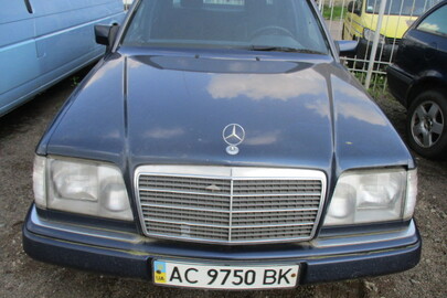 Автомобіль Mercedes-Benz E250, 1993 р.в., реєстраційний номер АС9750ВК, № кузова:  WDB1241261C030638  