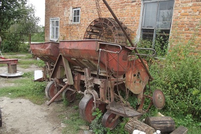 Картоплесаджалка СН-4, червона, інвентарний номер 104-0008