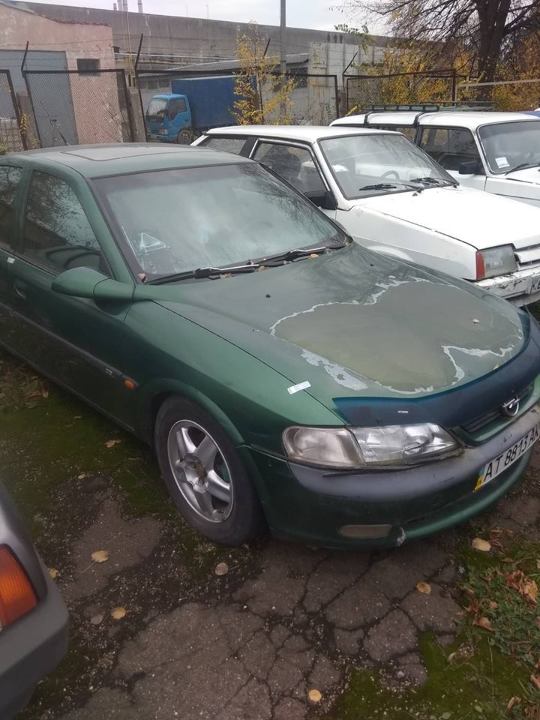 Автомобіль марки OPEL модель Vectra 1.8,  1996 р.в., ДНЗ: АТ8813АК (номер кузова: WOL000038Т5149706)      