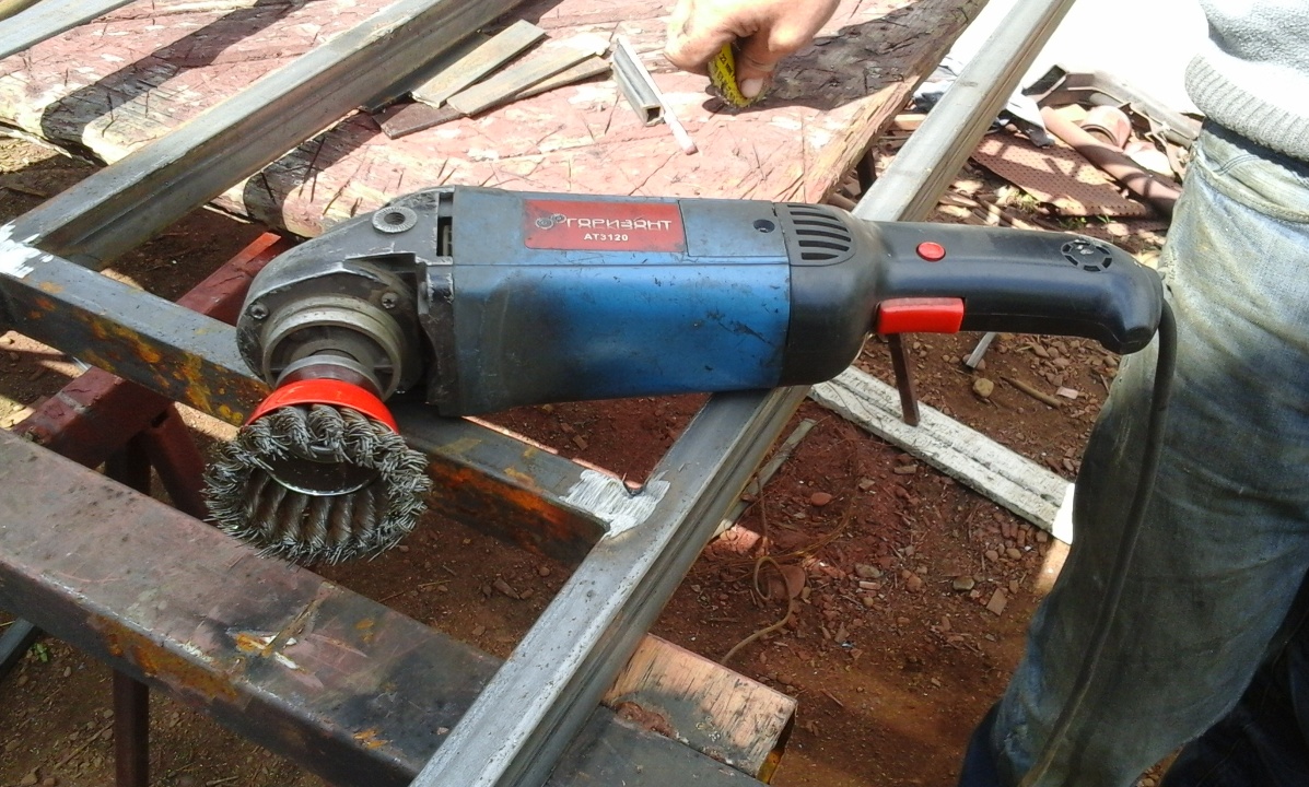 Кутошліфувальна машина (болгарка) марки «Горизонт»