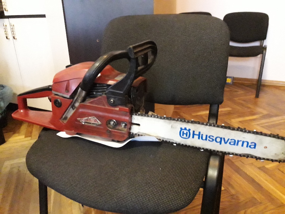 Бензопила  марки HUSQVARNA-142